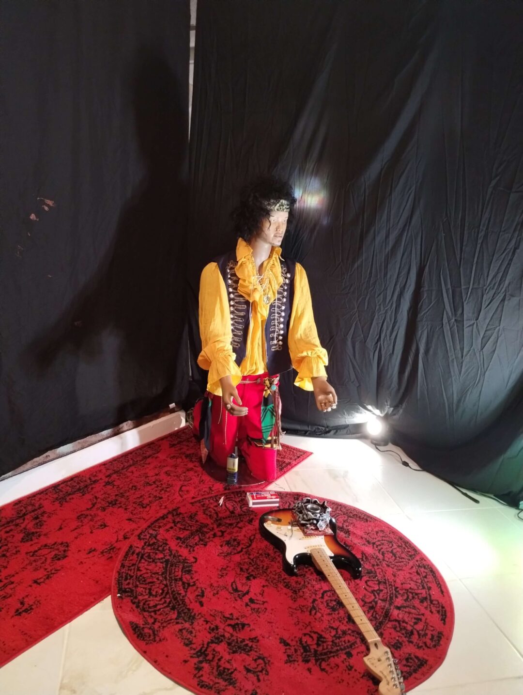 Vintage mannequin with guitar and retro attire