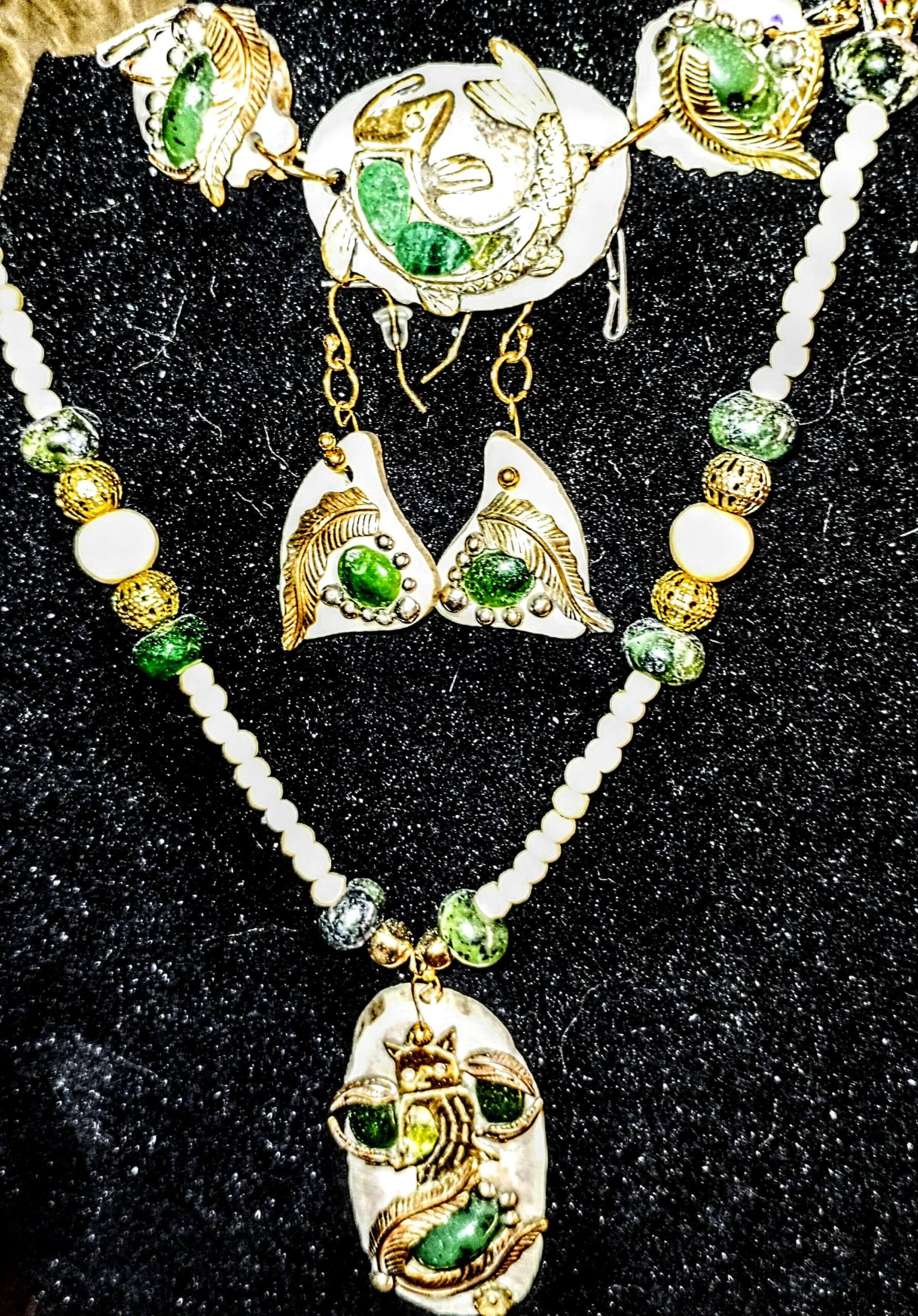Elegant necklace and earring set with stones